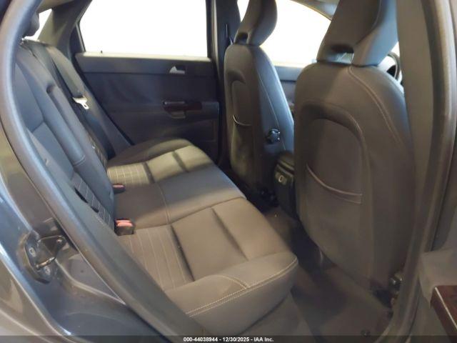 Volvo S40 2.4i Image 2