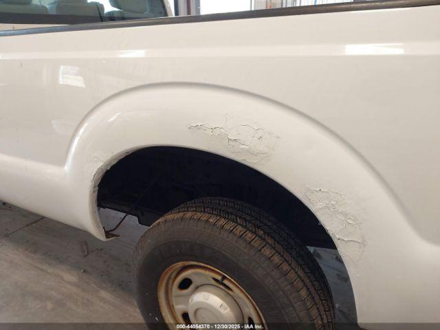 Ford F-250 Xl Image 4