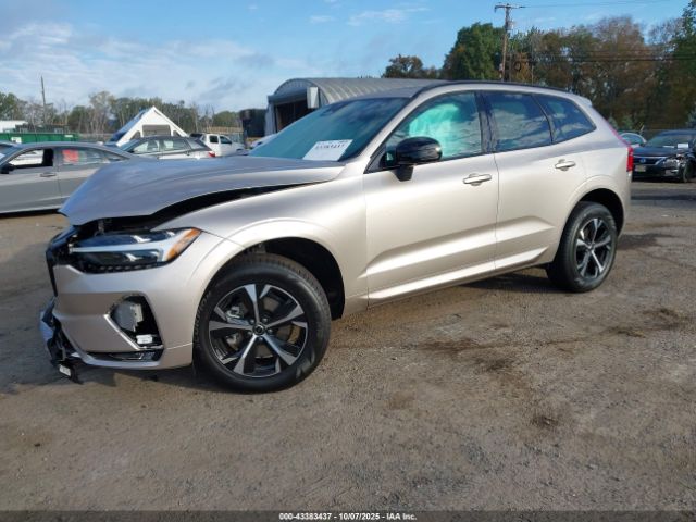 Volvo XC60 B5 Core Image 2