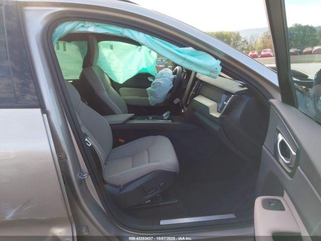 Volvo XC60 B5 Core Image 3