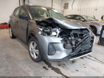  Salvage Nissan Kicks