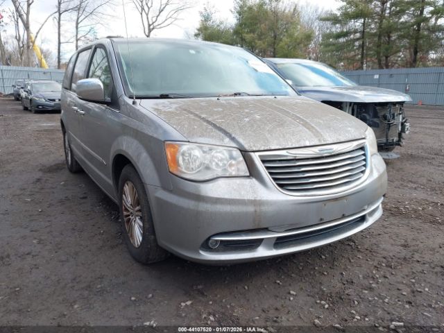 Chrysler Town & Country Touring-l Image 1