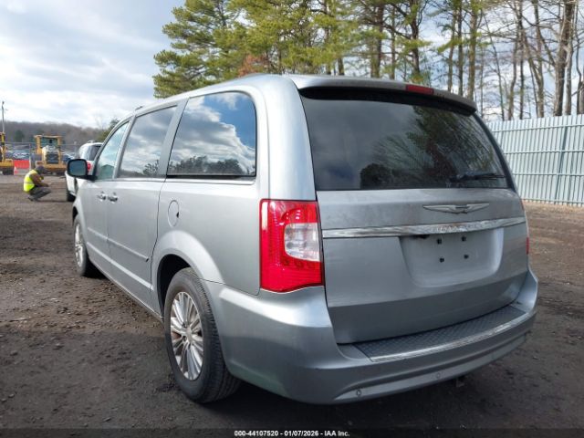 Chrysler Town & Country Touring-l Image 10