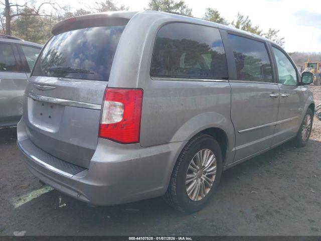 Chrysler Town & Country Touring-l Image 16