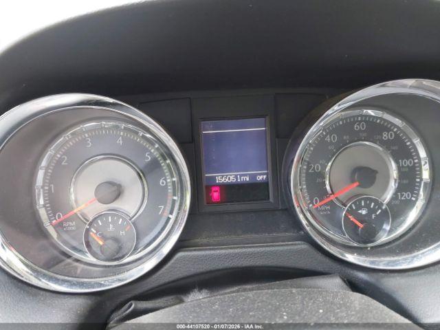 Chrysler Town & Country Touring-l Image 14