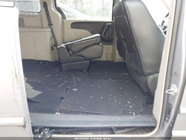 Chrysler Town & Country Touring-l Image 9