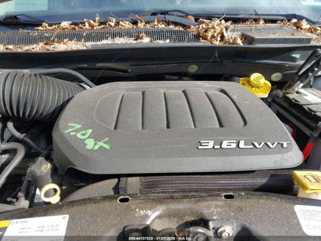 Chrysler Town & Country Touring-l Image 6