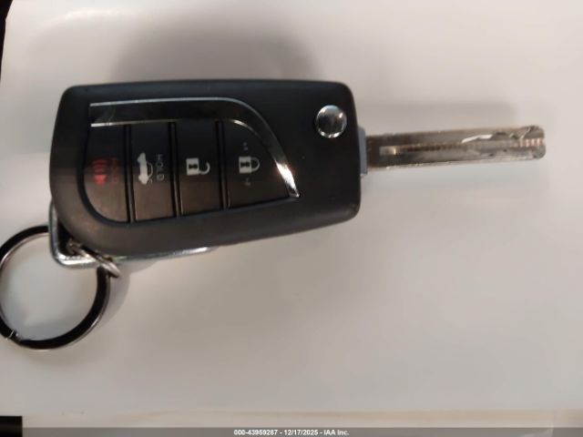 Toyota Corolla Le Image 9