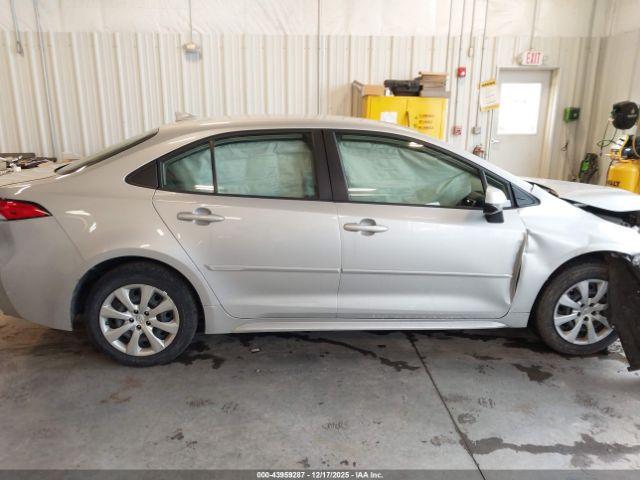 Toyota Corolla Le Image 13