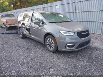  Salvage Chrysler Pacifica