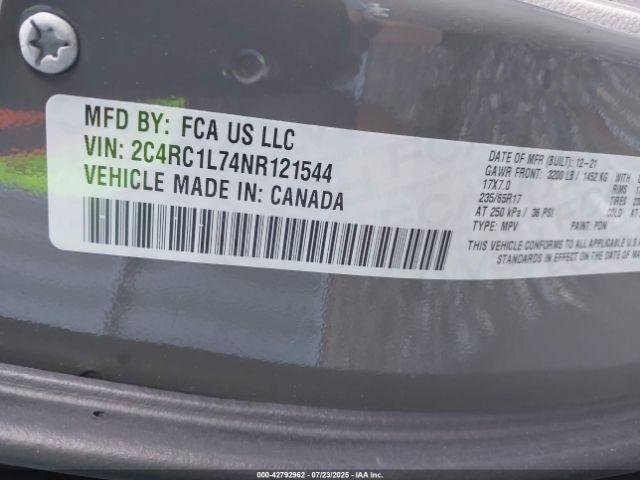 Chrysler Pacifica Touring L Image 2