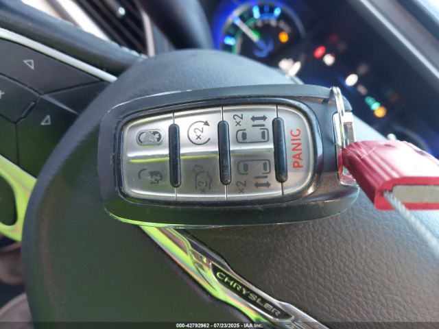 Chrysler Pacifica Touring L Image 13