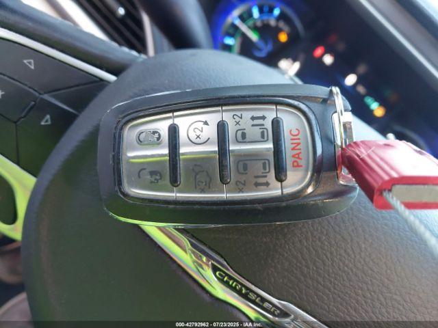 Chrysler Pacifica Touring L Image 13