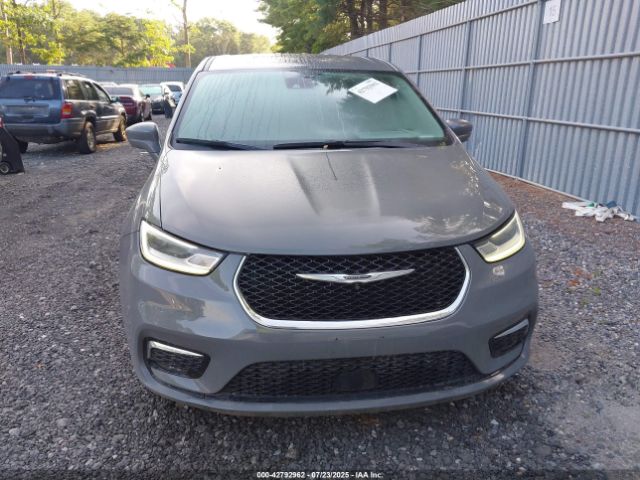 Chrysler Pacifica Touring L Image 11