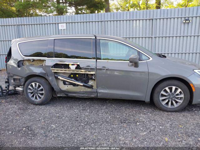 Chrysler Pacifica Touring L Image 16