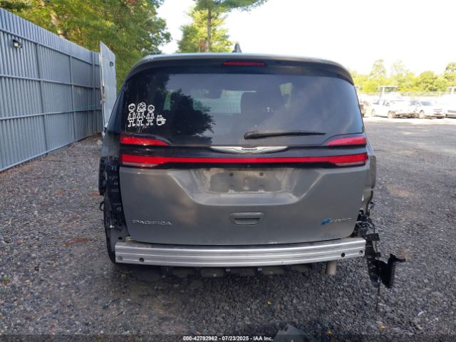 Chrysler Pacifica Touring L Image 12