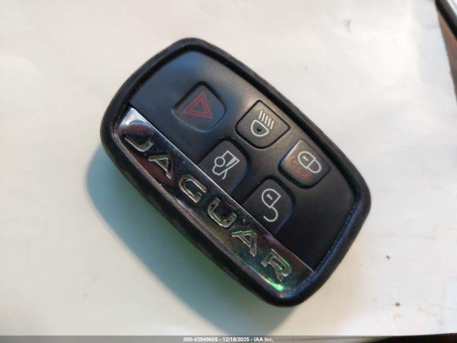 Jaguar XF I4 T Image 10