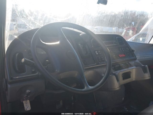 Freightliner M2 106 Image 13