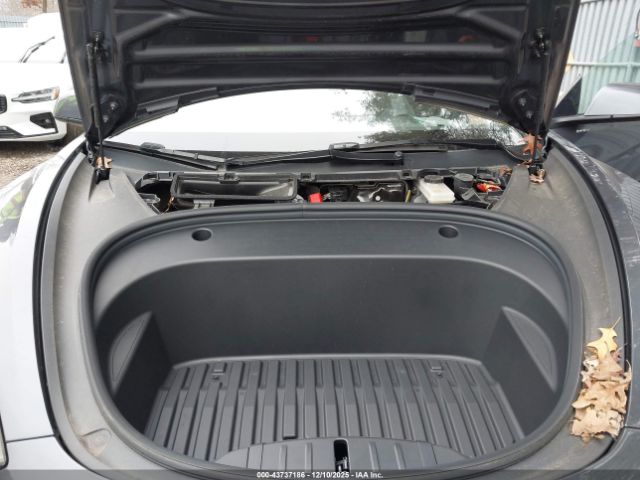 Tesla Model 3 Rear-wheel Drive Image 13