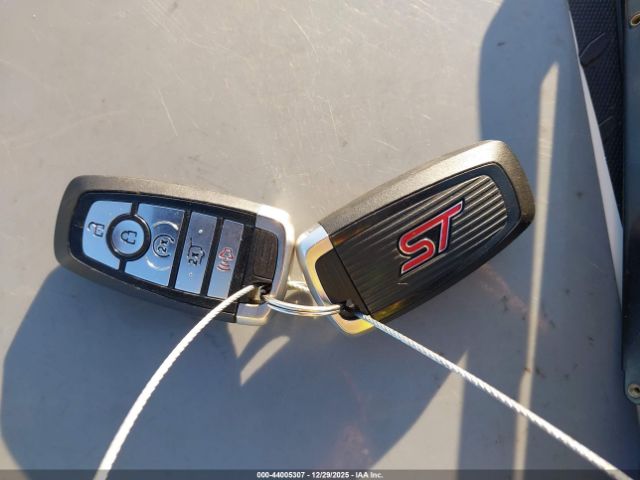 Ford Explorer St Image 15