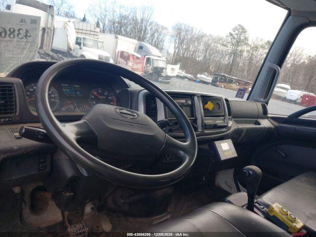 Hino 258 268 Image 10