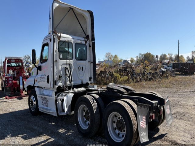 Freightliner Cascadia 125 Image 5